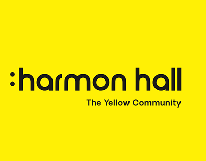 Logotipo de Harmon Hall sobre fondo amarillo